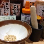 豚屋とん一 松戸駅前 - テーブル調味料など