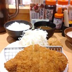 豚屋とん一 松戸駅前 - ロースカツ定食＋ひとくちメンチ、ライス、あさり赤出汁