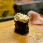 寿し辰 - 山芋の仲間、つくね芋軍艦。
      おかかと醤油で味つけされててめっちゃウマいんですよ♪