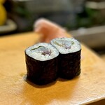 寿し辰 - 〆アジの梅紫蘇巻き。
      こんなの間違いないでしょ！( •̀ω• )૭✧ｳﾏｲ