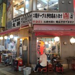 大将 - 消しゴムマジックで消えてもらってますが、本当は路上席にもお客さんが一杯です