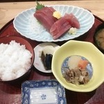 磯料理の田子 - かつお刺身定食       700円
                                
                                