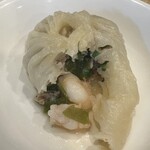 中国小麦粉料理専門店恵泉 - わかめ入り小籠包の具