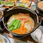 お宿 お食事処 鱗晃荘 - 加熱前の浜鍋