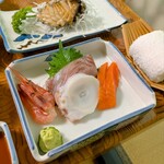 お宿 お食事処 鱗晃荘 - 刺身盛合せ(鮃/南蛮海老/蛸/サーモン)