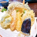 うどん本陣 山田家 - 海老天が2尾もあって、これは嬉しい♬