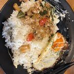 Ωｃａｆｅ - ガパオの具材の量は、ごはんに対して少なくないですか…？