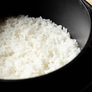 産地ごとの特徴を活かした五種米ブレンドで味わうこだわりのご飯