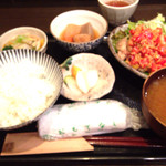 いざかや ほうせいどう - ランチ お肉の日替わり（鶏肉のトマトソースがけ） 950円