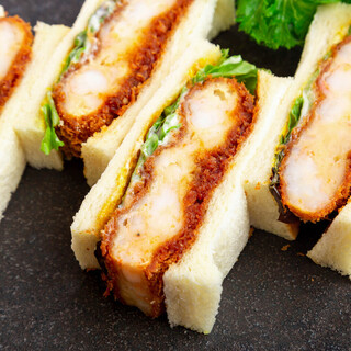 素材そのものの味が楽しめる海老カツやサンドイッチ