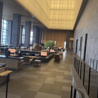 アルヴァ(アマン東京) - 【エントランス】ここのロビーでオープン待ち
