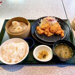 レストラン風月 - いかシューマイ　皮がパサパサ
有田鶏の唐揚げ　ガリガリパサパサ
白ごはん　　香りも味もない

朝もお昼も食べとらんけど、
ほとんど食べれんかった・・・(T_T)