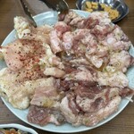 深川ホルモン蔵 - シマチョウ、アゴ肉、ナンコツを塩で！