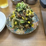 深川ホルモン蔵 - ナムル。こちらのナムルは、混ぜ合わせてあるタイプ。韓国のりも入って、味、濃いめのため、箸休めというよりは、寧ろ酒のアテに最高！