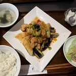 2833 - 週替りランチD 揚げ鶏と茄子の自家製ソース掛け