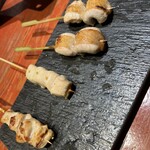 焼き鳥とお酒 鳥拓 - ネギのモモの抱き身　ジューシー感なし