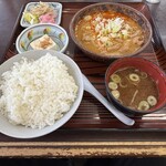 もつ煮屋 日の出食堂 - 