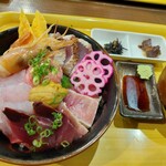 海鮮市場 どんどん - 海鮮丼(部長)