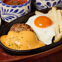 濃厚目玉焼き＆メルトチーズ　最強ダブルハンバーグ 200g