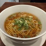 劉家荘 - 醤油味のラーメン。奥さんから貰い損ねた…しまった〜