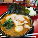 豚骨醤油ラーメン 王道家 - 
