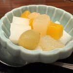 劉家荘 - デザートの杏仁豆腐。