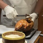 民福北京烤鴨店 - テーブルごとに切り分けてくれます
