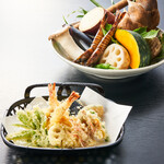 海辺のリゾート 碧い海 - 車海老と季節のお野菜天婦羅盛り合わせ　3,300円