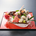 海辺のリゾート 碧い海 - お刺身５点盛り合わせ（２人前）3,300円