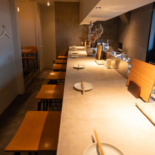 モダンな大人空間で過ごす上質なひとととき。デートや記念日に。