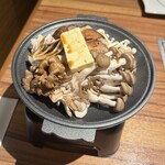 肉のひぐち直営焼肉 安福 - きのこの蒸し焼き