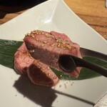 肉のひぐち直営焼肉 安福 - 特選厚切りタン塩