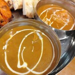 タージマハル - 奥が海老カレーで手間がチキンカレー。1辛。