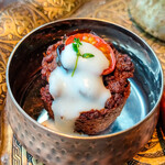 カールヴァーン ブルワリー＆レストラン  - ジブディット・ガンバリ（トマトと泡の付け合わせ）。