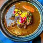 カールヴァーン ブルワリー＆レストラン  - 【ラム肉とざくろのタジン】甘酸っぱさがラム肉の旨味を引き立てる！