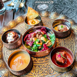 カールヴァーン ブルワリー＆レストラン  - 【6種のアラブの前菜メゼプレート】豪華な盛り合わせ！