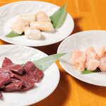 焼肉酒場 広島ホルモン楓 - ホルモン3種（ハツ、ミノ、マルチョウ）