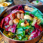 カールヴァーン ブルワリー＆レストラン  - ドライフルーツ＆ナッツとキヌアのサラダ。