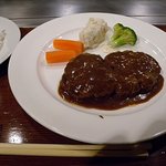 リトル リマ - ハンバーグです　ガロニも丁寧