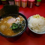 ラーメン 杉田家 - 「杉田家 千葉店」ラーメン並670円・味玉70円・大盛りライス60円×2=120円