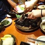 どまん中 - うれしい店員さんによる皮剥きサービスも！