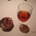 中国料理 皇家龍鳳 - 紹興酒とおつまみのピーナッツ。