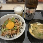 松屋 - 料理写真:ゴロゴロチャーシュー丼＆瓶ビール
