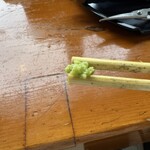 海鮮炉端　うろこ亭 - わさびをつまみながら。お箸はあわびで汚れています。お見苦しい。ごめんなさい。