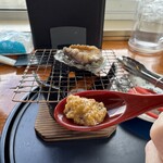 海鮮炉端　うろこ亭 - 奮発！あわびのおどり焼きとウニが大好き。なので２つとも頼んだ。あと、お汁も。そして今日は特急移動なので、昼呑みです(´∀｀)