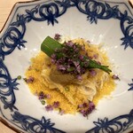 はらまさ - 白子で和えたそうめんにカラスミをかけウニを載せて