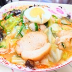 味楽 - 厚めにカットされた"チャーシュー"も、お店の自信作。