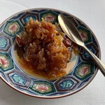 広東料理 センス - ※　XO醤ソースは、濃厚な旨味と香りが際立つ絶品。帆立や干し海老の深いコクに唐辛子の辛味が重なり、料理に添えるだけで味の印象が一変する力強さがある。このソースだけで紹興酒がいくらでも進みそうなほど、酒肴としての魅力も抜群。料理の脇役にとどまらない存在感があった。