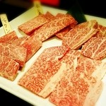 和牛専門店いな蔵のカルビ - 和牛盛り合わせ「竹」　サシがたっぷり入っている部位から赤身まで、肉を堪能できます。