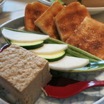 青山きいろ - カツオのパテ、トースト添え800円！カツオのパテって珍しい！